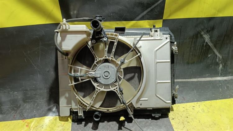 Радиатор основной Тойота Витц в Когалыме 105363